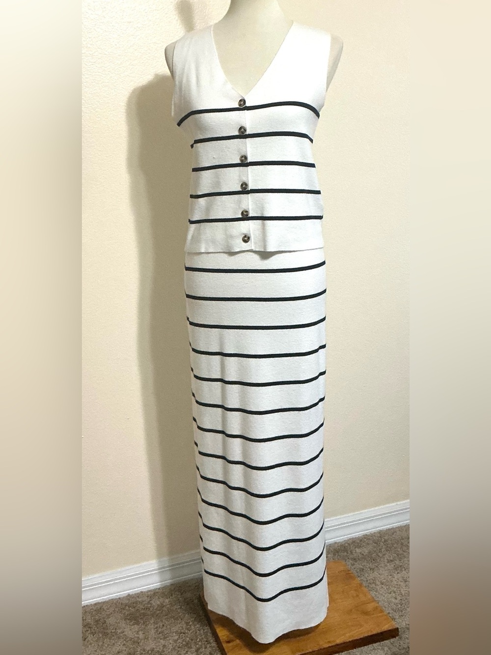 Joie 2 PC White, Black Knit Maxi Skirt, Vest Top M